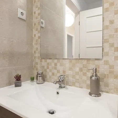 Large And Charming Apt Downtown 3bedrooms Apartman *
