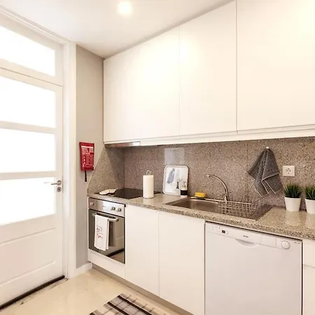 Large And Charming Apt Downtown 3bedrooms